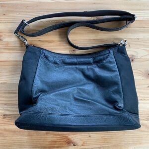 Gun Tote’n Mamas Black Conceal Carry Multimedia Purse Bag